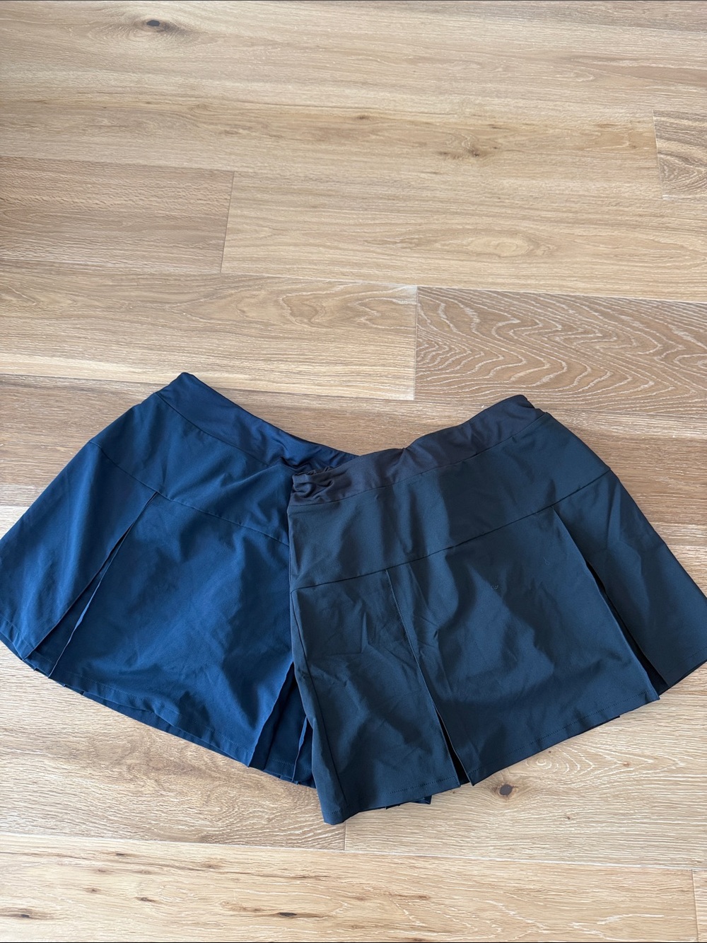 Lands End Pleated Active Skort. Navy and Black. Size M
